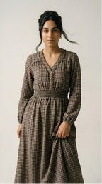 Châlet Plaid Midi Dress