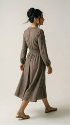 Châlet Plaid Midi Dress