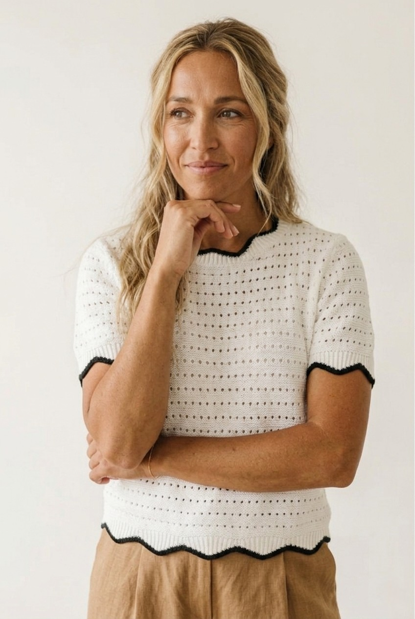 Œillet Contrast Trim Knit Top
