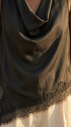 Asymétrie Satin Lace Top