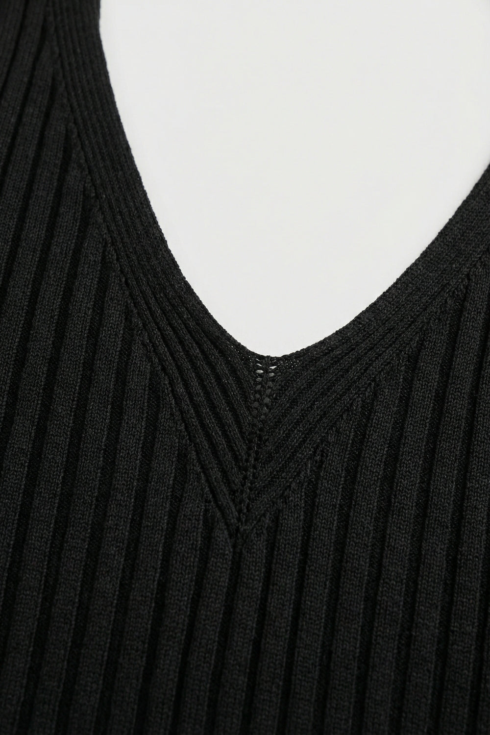 Nerveux Ribbed V-Neck Tank