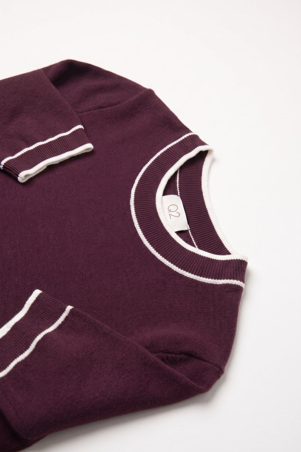 Fil Fine Knit Contrast Trim Sweater