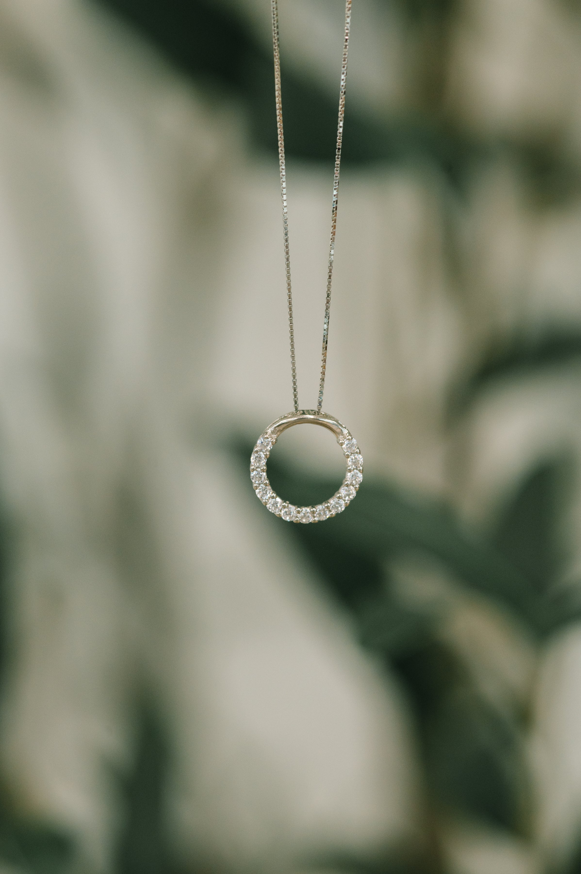 Seul Circle Pendant Necklace
