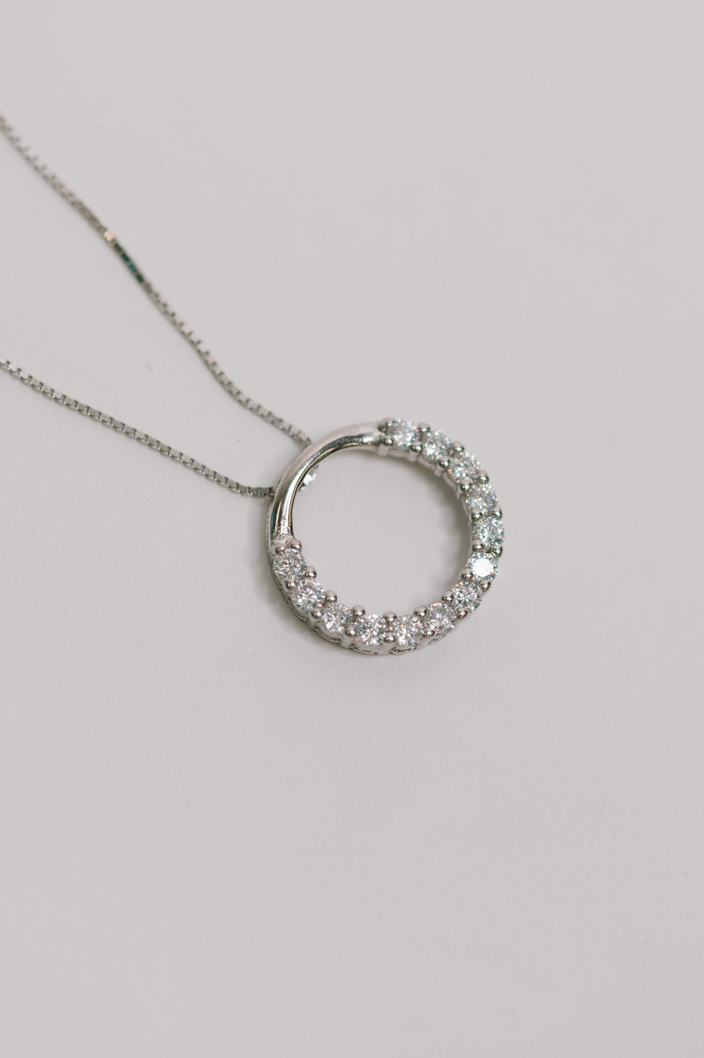Seul Circle Pendant Necklace