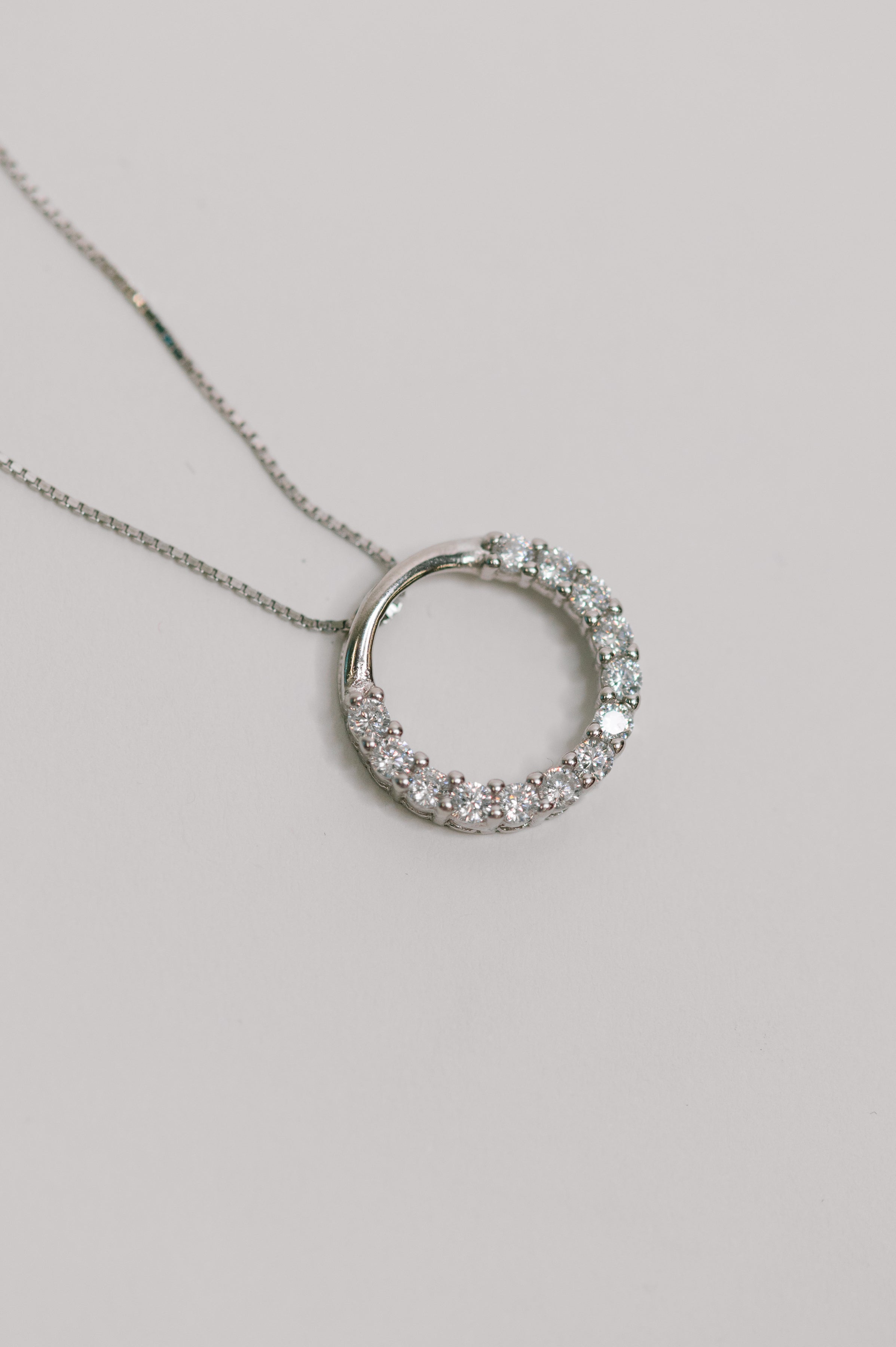Seul Circle Pendant Necklace